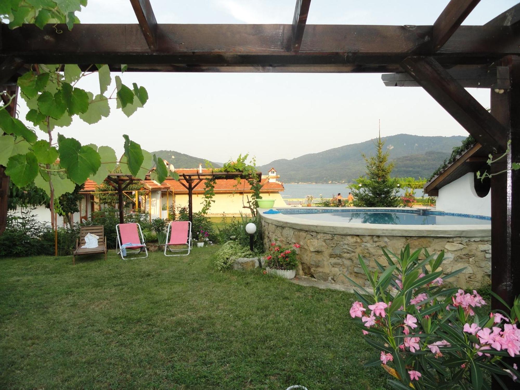 Family Hotel Belvedere Dulgopol Exterior photo